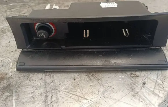 Volkswagen PASSAT B6 Car ashtray 3C0857981 318220100