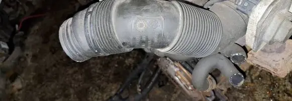 Air intake hose/pipe