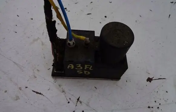 Audi A3 S3 8L Central locking vacuum pump 8D0862257E
