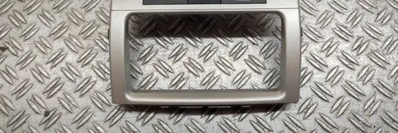 Radio/GPS head unit trim