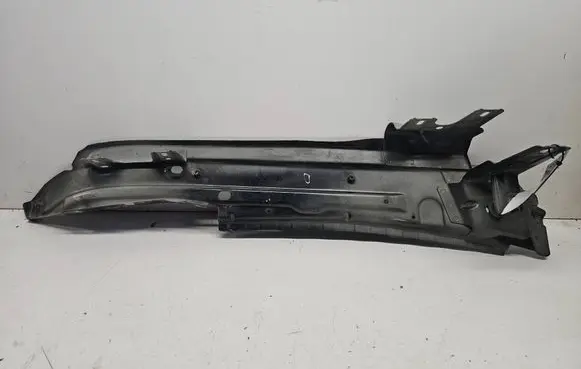 Audi Q7 4L Fender mounting bracket 4L0805176A