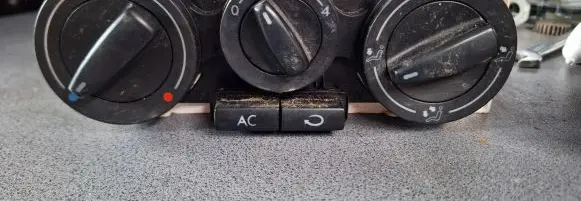 Volkswagen Golf IV Climate control unit 3222