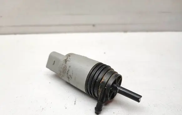 BMW 5 E60 E61 Windscreen/windshield washer pump 6934159 67126934159