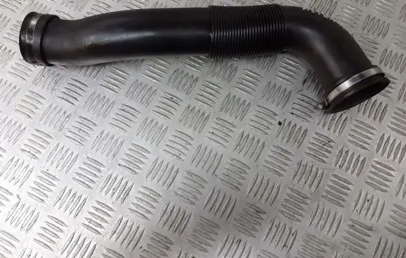 Opel Astra H Air intake hose/pipe 55559548