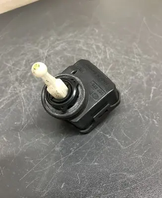 Volvo S40, V40 Headlight level adjustment motor 007878