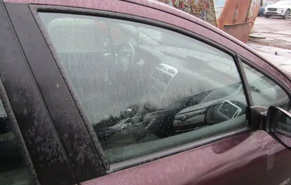 Peugeot 307 Front door window glass four-door 