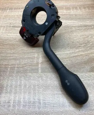 Volkswagen PASSAT B4 Indicator stalk VW104