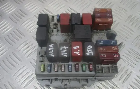 Alfa Romeo 147 Fuse box set 46558760