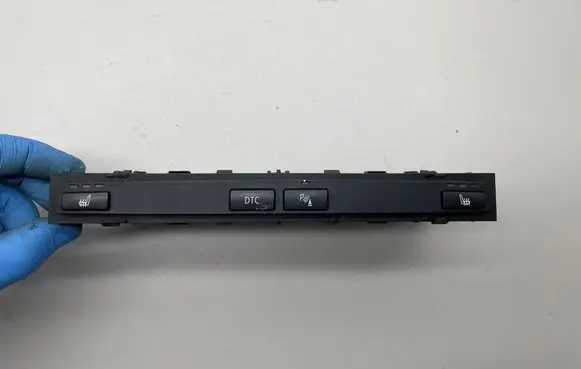 BMW 5 E60 E61 Seat heating switch 6985751 13580663 697888
