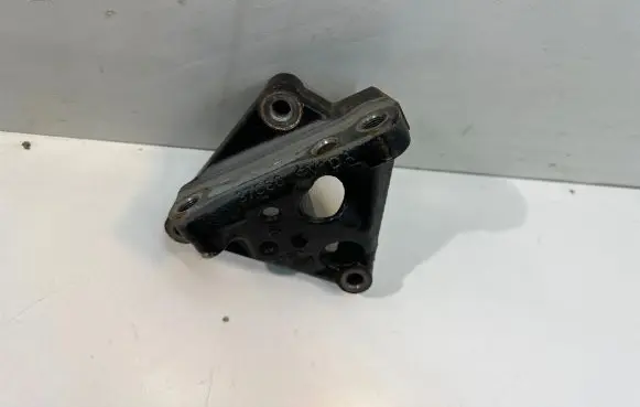 Toyota C-HR I Engine mounting bracket 37060