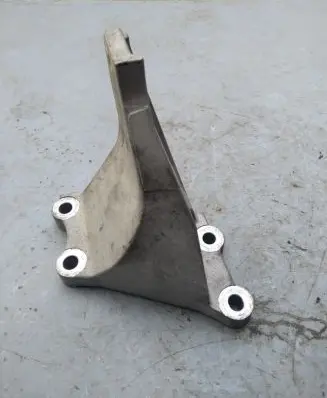 Nissan Leaf II (ZE1) Gearbox mounting bracket