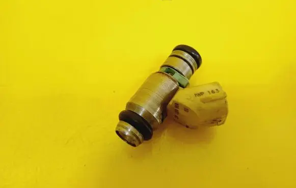Volkswagen Golf V Fuel injector 036031AC
