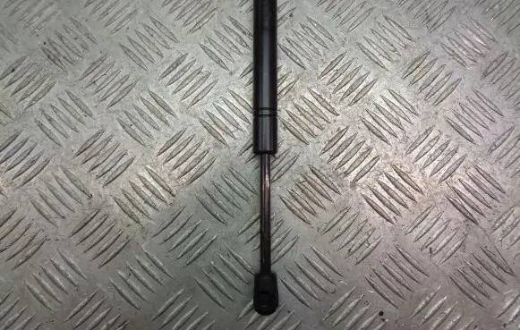 Skoda Fabia Mk1 (6Y) Shock absorber/damper mounting bracket 