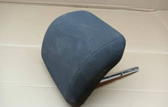 Seat Leon (5F) Rear seat headrest