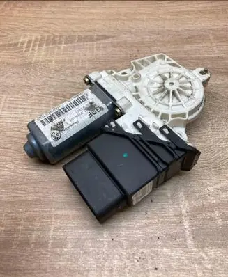 Volkswagen Golf V Front door window regulator motor 1K0959703B F005S00154