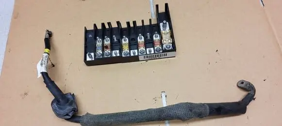 Positive cable (battery)