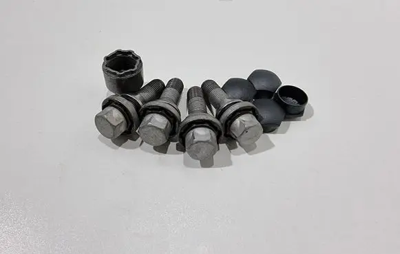 Volvo V60 Nuts/bolts 31439227 31439226