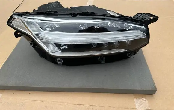 Volvo XC90 Headlight/headlamp 32228689