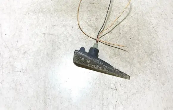 Front fender indicator light