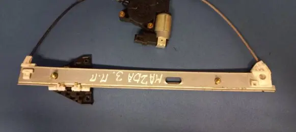Mazda 3 I Front door window regulator with motor G22C5858X