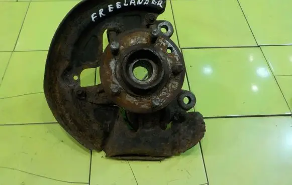 Land Rover Freelander 2 - LR2 Front wheel hub spindle knuckle PRZOD 13AB88
