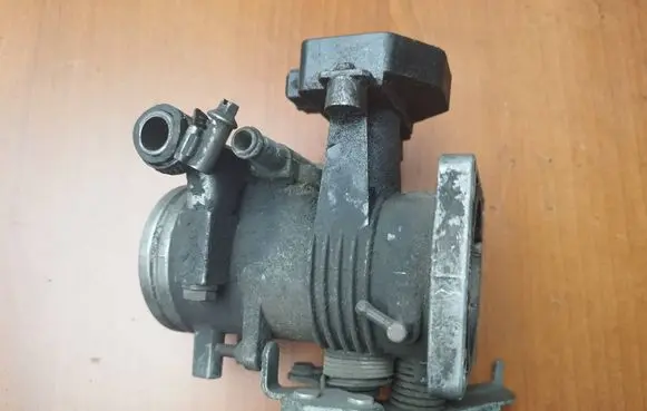 BMW 3 E30 Throttle body valve 1717894