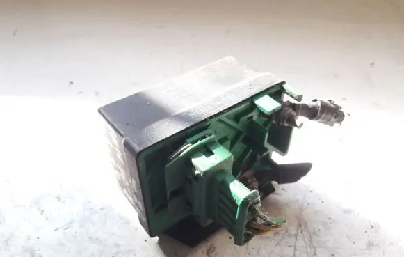 Peugeot 406 Glow plug pre-heat relay 9639912580