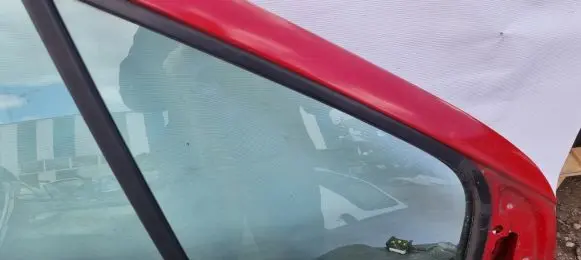 Renault Scenic I Front door vent window glass four-door 