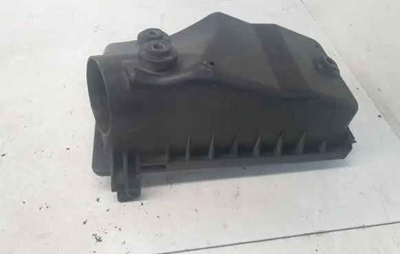 Toyota Avensis T250 Air filter box cover 177010D041