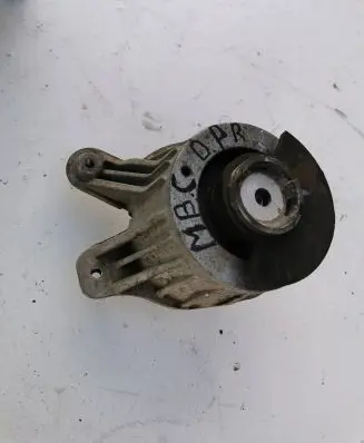 Mercedes-Benz C W205 Engine mount bracket A2052406717 SA205