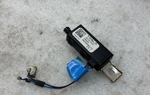 Tesla Model Y Aerial antenna amplifier 155133100B T024004001735 EBG24004001735