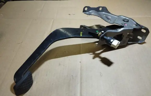 Honda CR-V Clutch pedal 