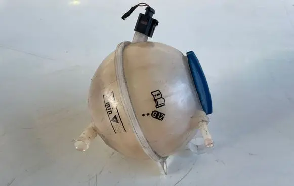 Volkswagen Scirocco Coolant expansion tank/reservoir 1K0121407A
