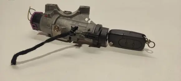 Audi A4 S4 B6 8E 8H Ignition lock 4B0905851