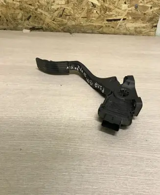 Peugeot 208 Accelerator throttle pedal 9671433780