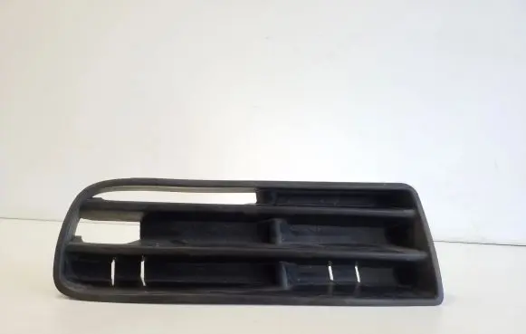 Volkswagen Golf IV Front bumper lower grill 1J0853665B