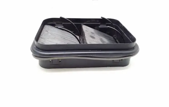 Quarter panel pressure vent