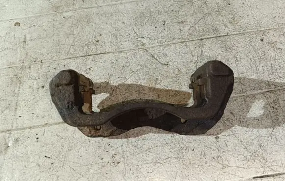 Mitsubishi Pajero Front Brake Caliper Pad/Carrier 