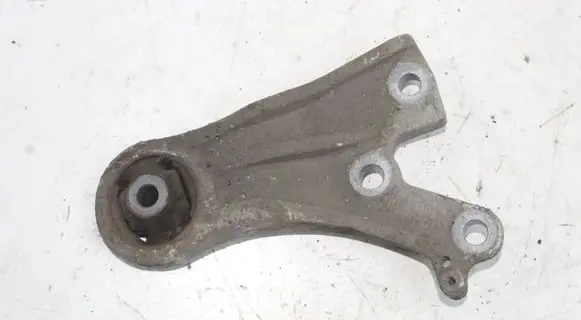 Mitsubishi Outlander Rear differential/diff mount bracket 3517A096