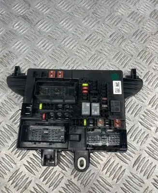 Opel Insignia A Fuse module 13277319