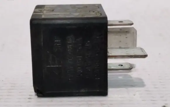 Volkswagen Golf IV Other relay 95VW10K705CA