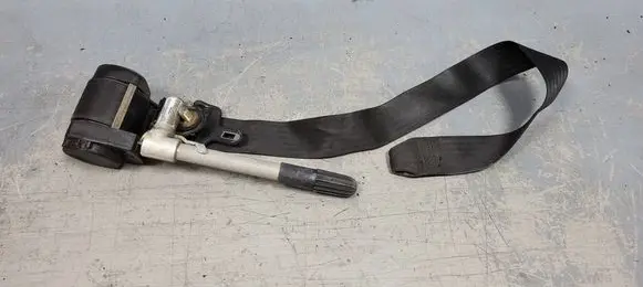 Mercedes-Benz 200 300 W123 Front seatbelt