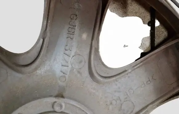 Mazda 3 I R15 wheel hub/cap/trim GJ6R37170
