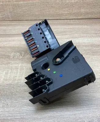 Mercedes-Benz E W211 Fuse module A2115461141 13948371