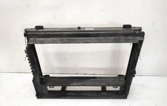 BMW 5 E60 E61 Radiator mount bracket 7787443 7787830