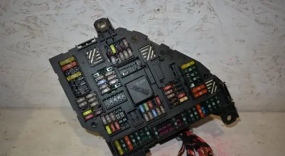 BMW 5 F10 F11 Fuse module 9234424