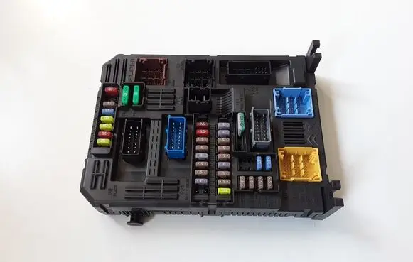 Peugeot 3008 II Comfort/convenience module 9830790580