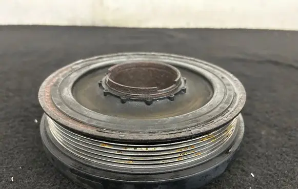 BMW 5 F10 F11 Crankshaft pulley 8512072