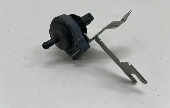 Mercedes-Benz GLA H247 Vacuum valve A0004703700 A2474760800