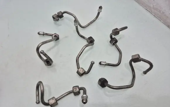 Jeep Grand Cherokee Fuel injector supply line/pipe 